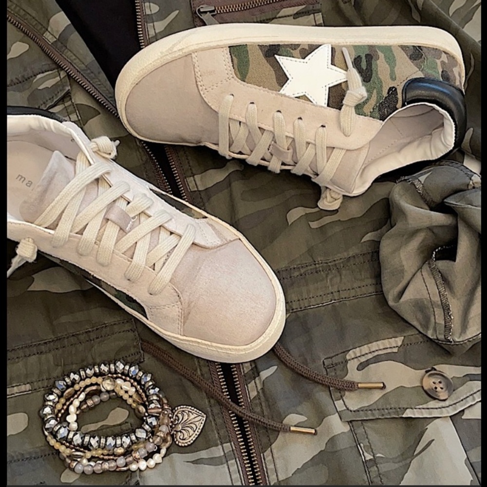 ⭐️ MADDEN GIRL ⭐️ Larrk Camo Star Sneakers